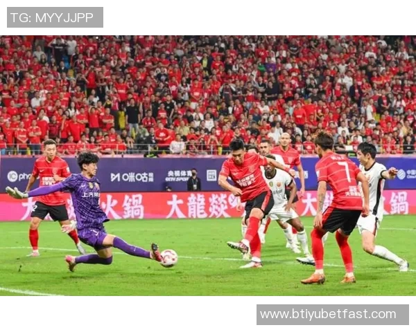 上海申花在中超第29轮以1-0小胜深圳新鹏城成功夺得重要三分