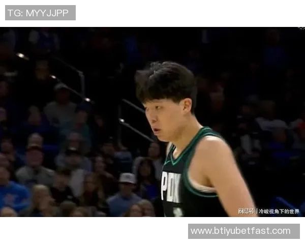 小杨激情泼水庆祝斯普利特首场胜利并获得比赛用球