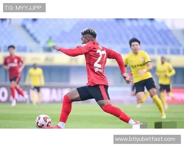 山东泰山足球俱乐部成为中超首支积分突破1500分的球队荣耀时刻