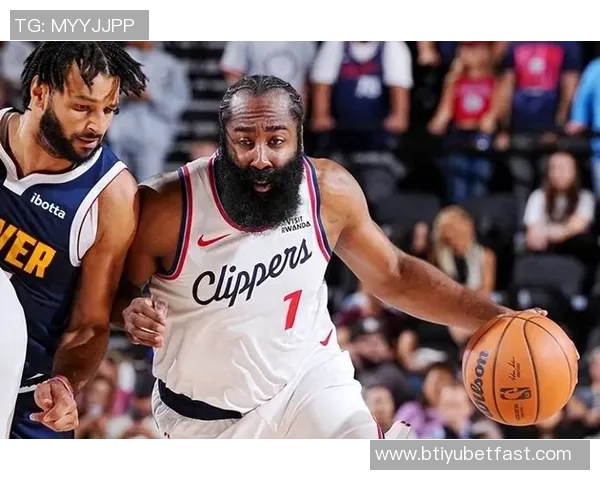 哈登赛季初表现抢眼场均217分103助攻展现领袖风范